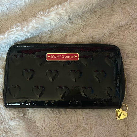Betsy Johnson Wallet ✨ - Picture 1 of 3